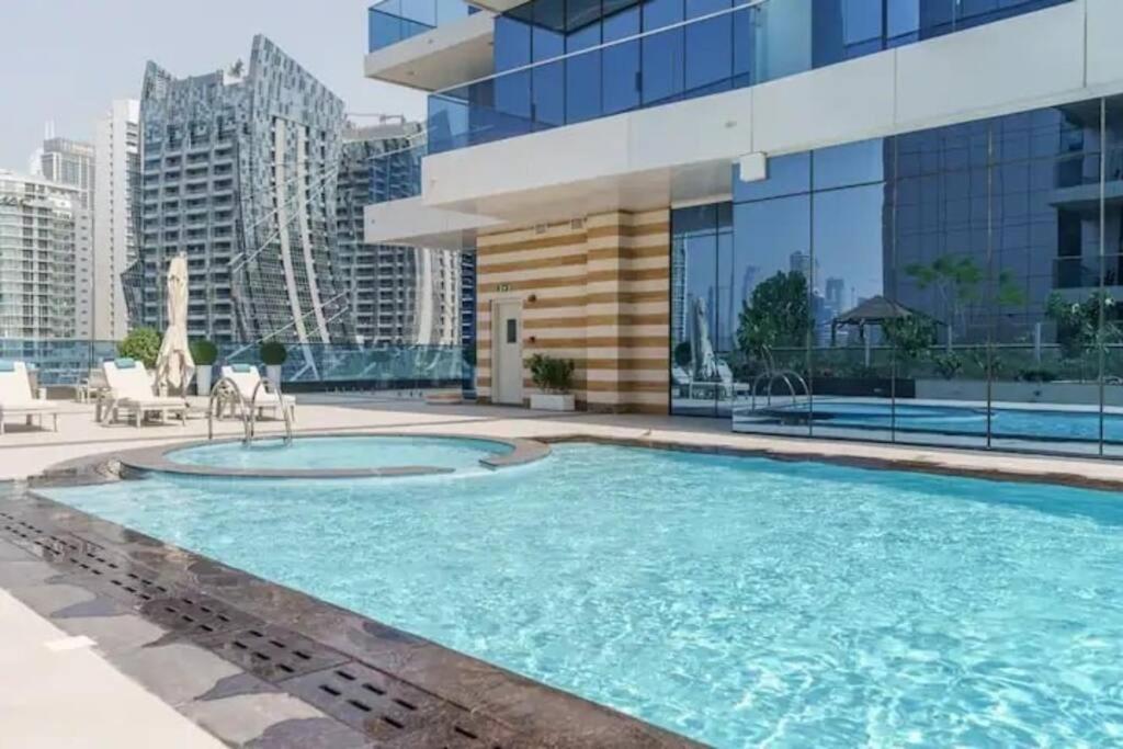 Canal Access Studio, 1 Min Walk To Business Bay Marina Apartment *